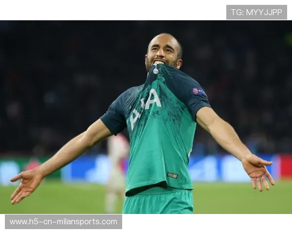 日本逆转晋级：三笘薰补时制胜弧线球入网