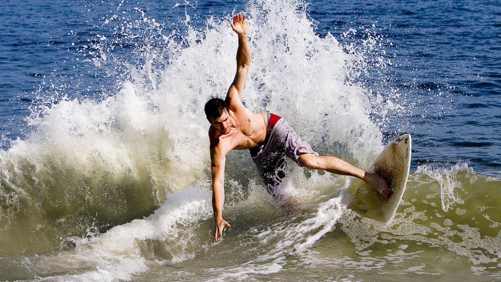 “羽毛球：简阳文体中心赛场迎来世界羽坛巨星对决”